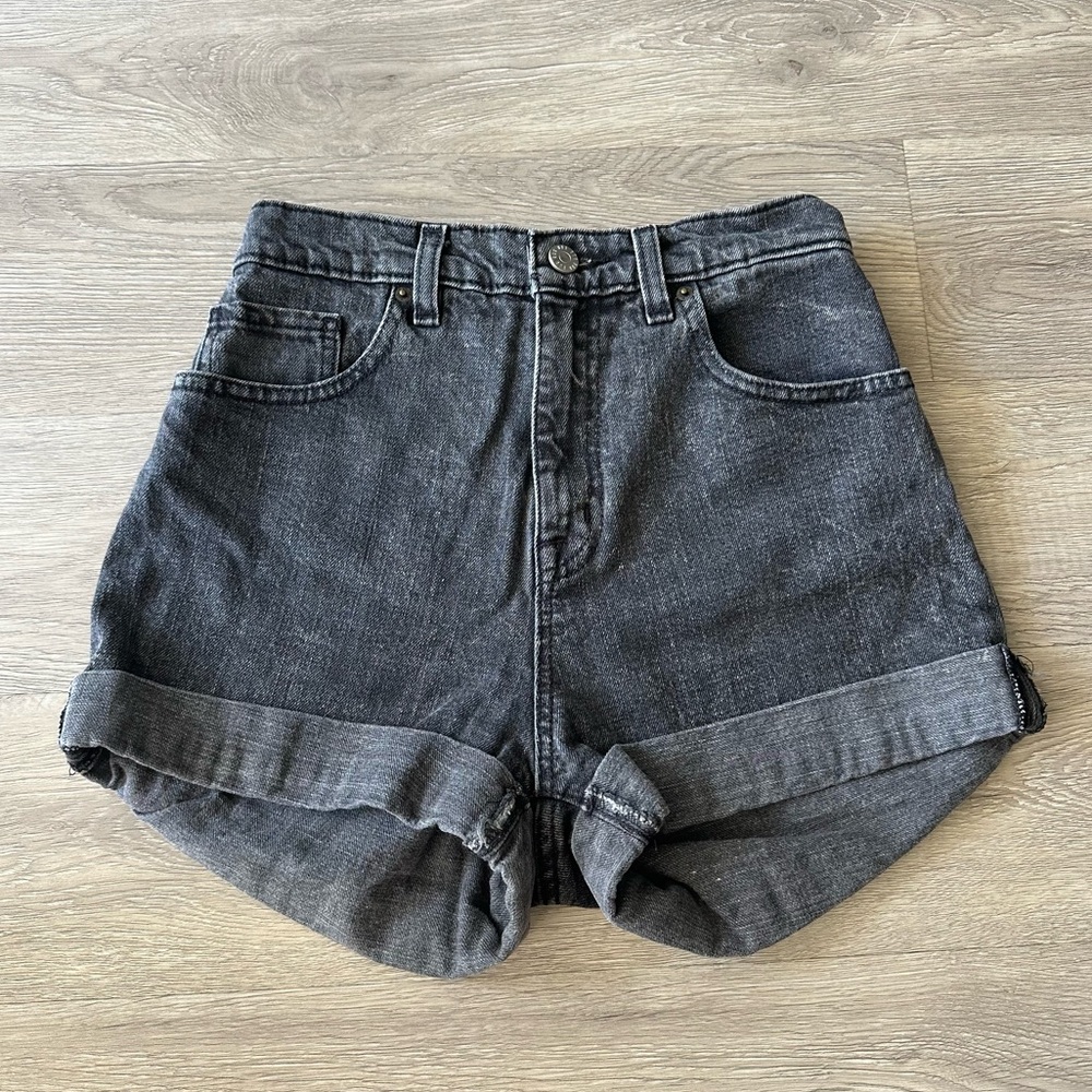 Urban Outfitters BDG The Mom High-Rise High Waisted Charcoal Denim Jean Shorts - Picture 3 of 8